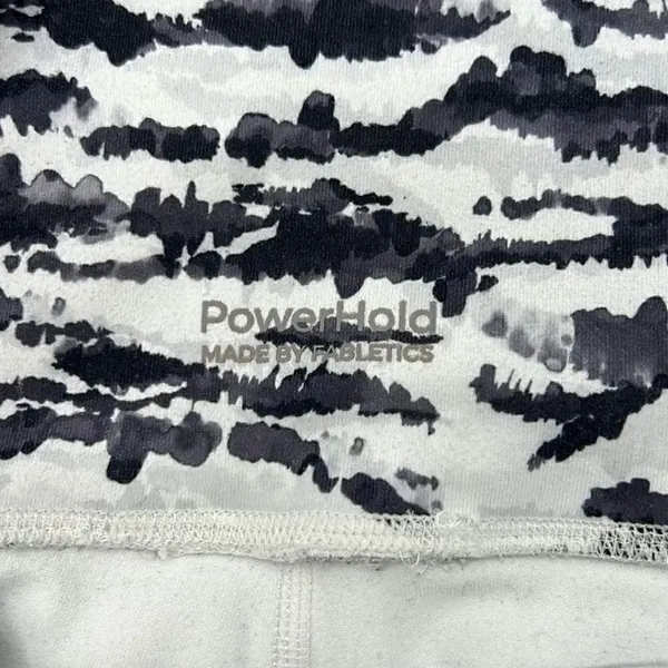 Fabletics small black and white abstract print 7/8 leggings - Image 5
