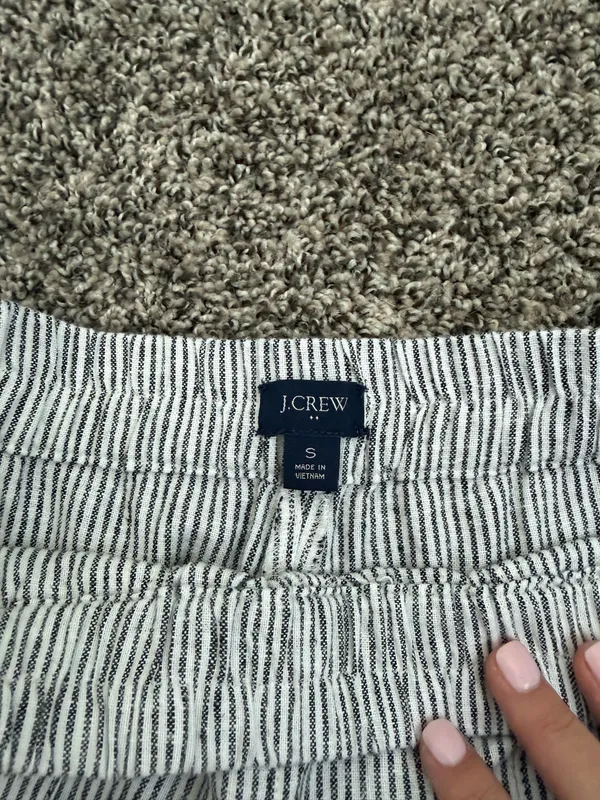 J Crew Linen Shorts - Image 2