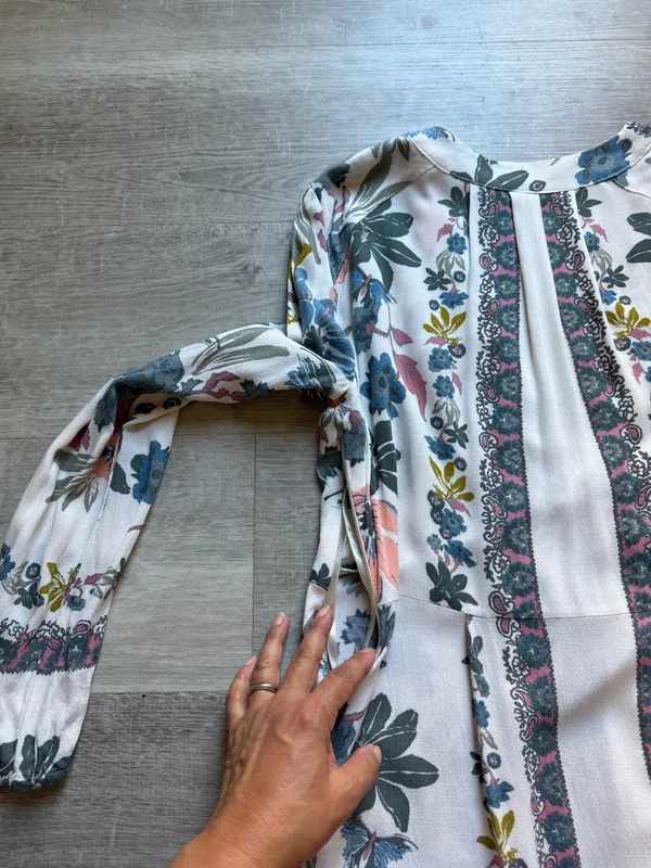 Free People Violet Hill Floral Long Sleeves Plunging Neck Back Tie Tunic Size 2 - Image 8