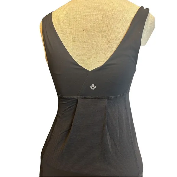 Lululemon Run Tame Tank with Drawstring size 4 - Image 5