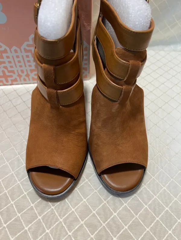 Gianni Bini Peep Toe tan leather Heel Booties with Ankle Buckle: Size 7.5 - Image 3