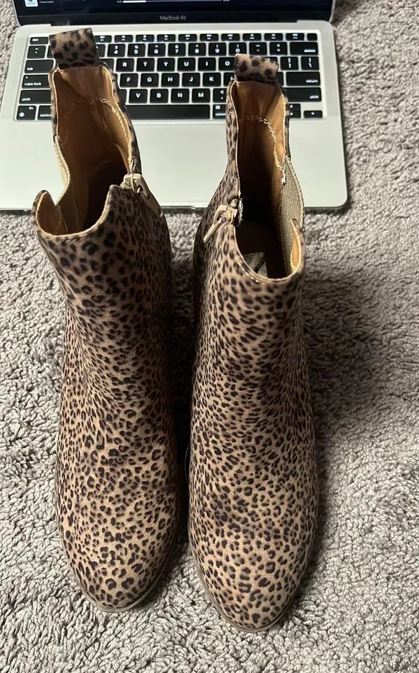 NWOT Boots Size 10 - Image 2
