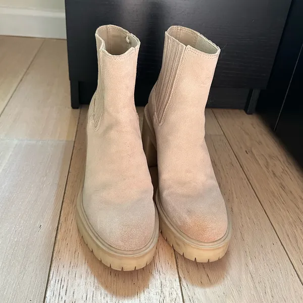 DV by Dolce Vita Waterproof Lug Sole Platform Bootie - Image 3