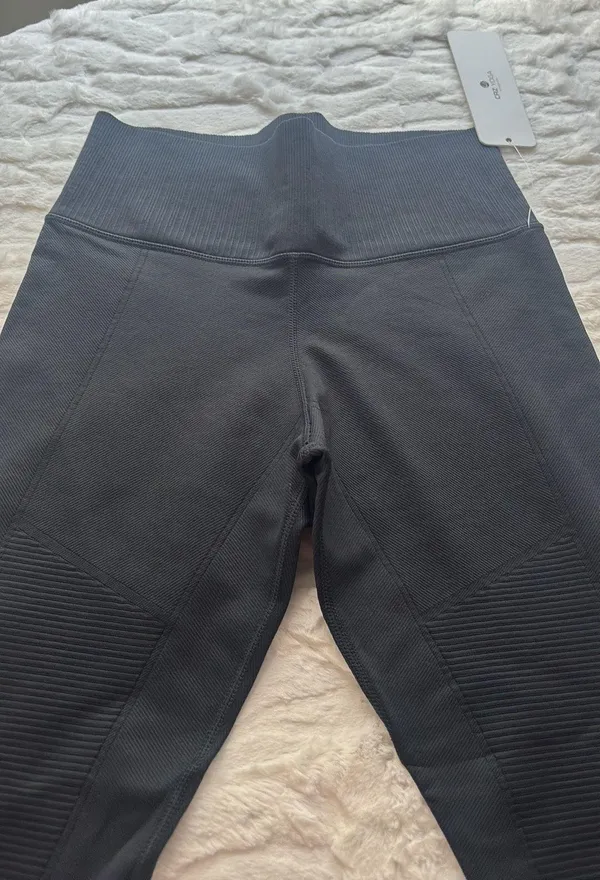 CRZ Yoga NWT Seamless Capris Size M( 8/10). - Image 9