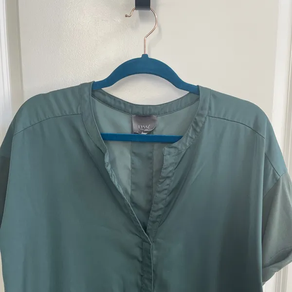 Lysse Mixed Media V-Neck Top Women S Teal Green Workwear Minimalist Short Sleeve - Image 4