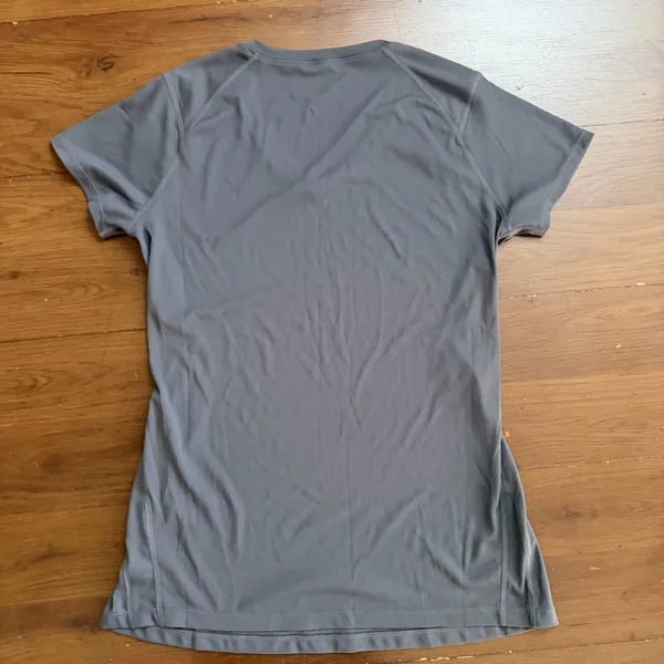 ASICS Women's Charcoal V-Neck Tee size M - Image 5