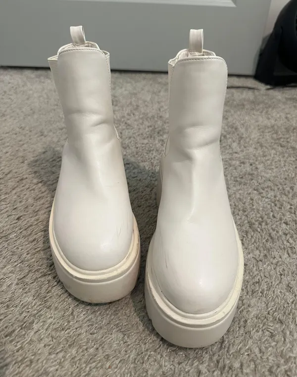 boutique boots Size 5.5 - Image 2