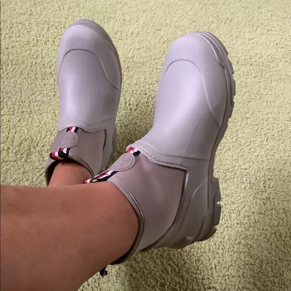 Tommy Hilfiger rain booties- easy to pull on / off - NEW condition ☔️☔️ - Image 3