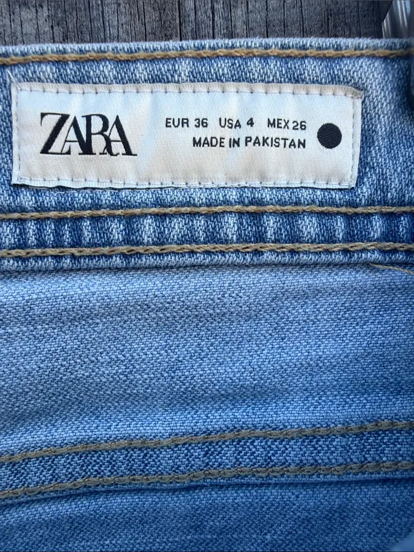 Woman’s Zara Light Blue High Rise Straight Jeans Raw Hem Size 4 - Image 2