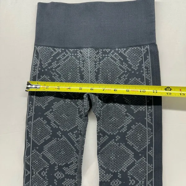 lululemon athletica Black Snake-Print Seamless Leggings - Image 4