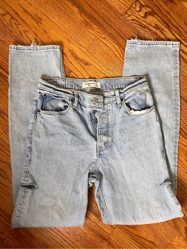 Abercrombie The Dad Light Wash High-Rise Straight Jeans - Cutout Detail - Image 6