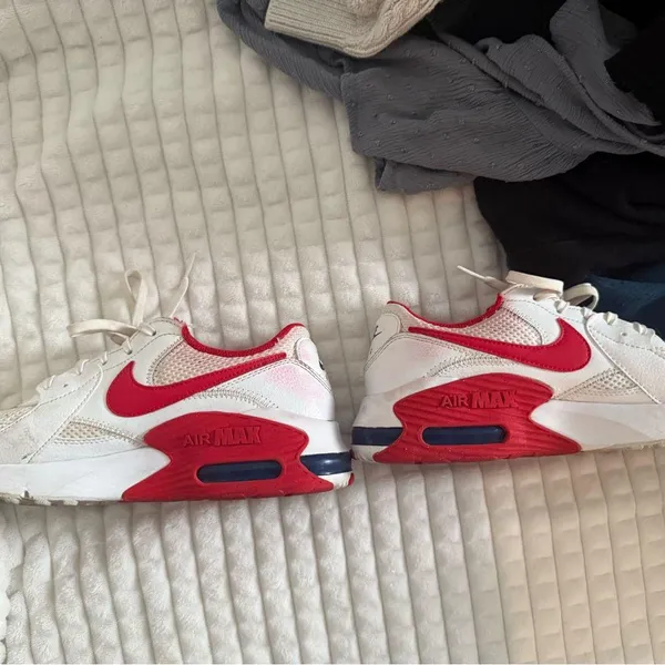 Nike Air Max White and Red Shoes - Image 3