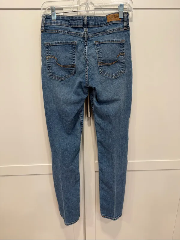 Levi's Blue Signature Denim Jeans with Interior Brand Label - Image 2