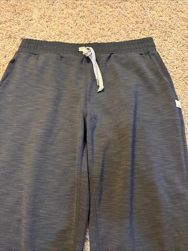 Vuori Lux Performance/Weekend Jogger Size Small in Heathered Black - Image 2