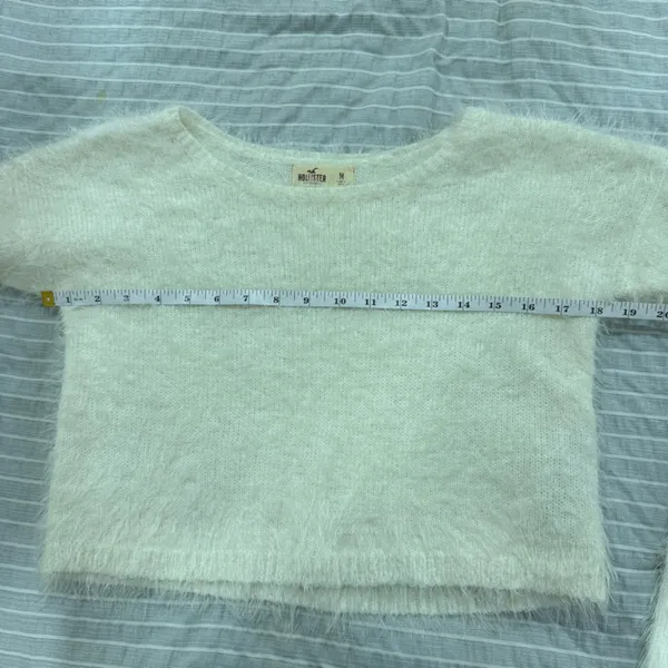 Hollister Cropped Fuzzy Sweater Medium‎ - Image 4