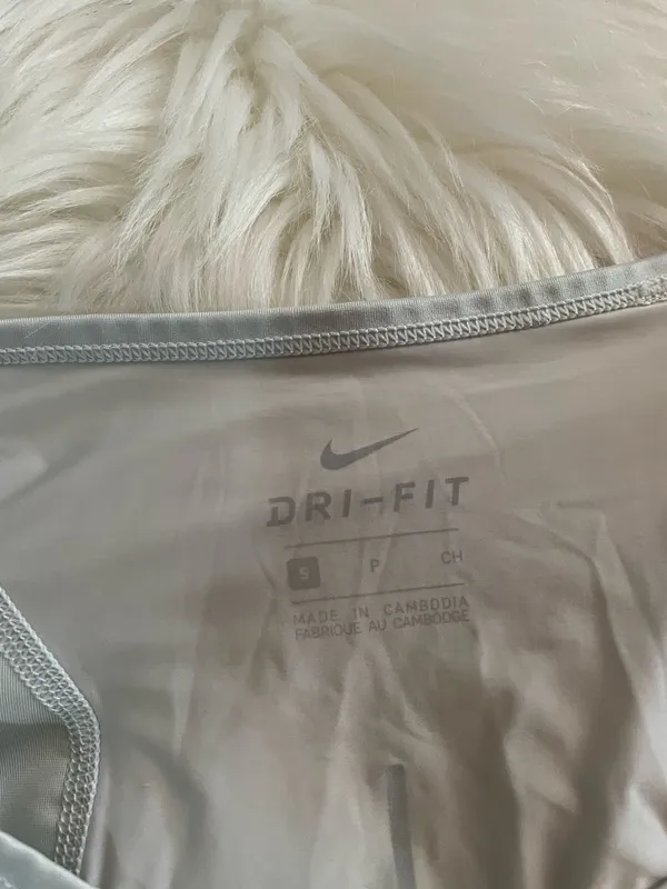 Nike crossed crop top  - Image 8