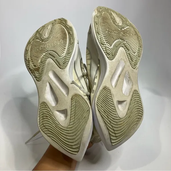 Nike Zoom‎ Gravity platinum tint sneakers size 8 - Image 5