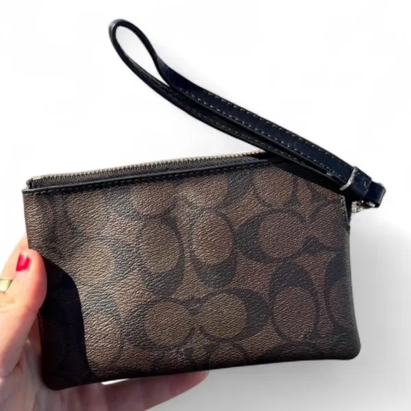 Coach wristlet‎ - Image 2