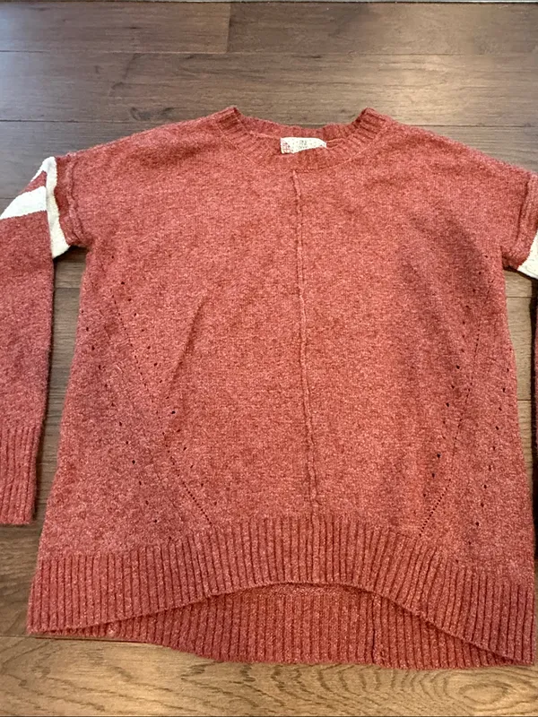 Pink Rose Rust Crewneck Sweater with White Sleeve Stripes Size Medium - P27 - Image 3