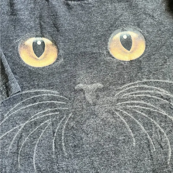 Fruit of the loom grey short sleeve cat shirt size medium - Image 2