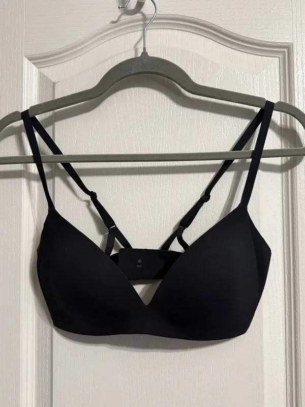 💙Lululemon Take Shape Black Bra Padded‎ Wireless 32C - Image 2