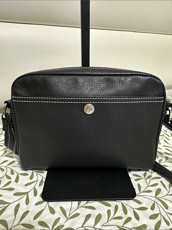 Longchamp Black Leather Shoulder Bag with Contrast Stitching - Image 2