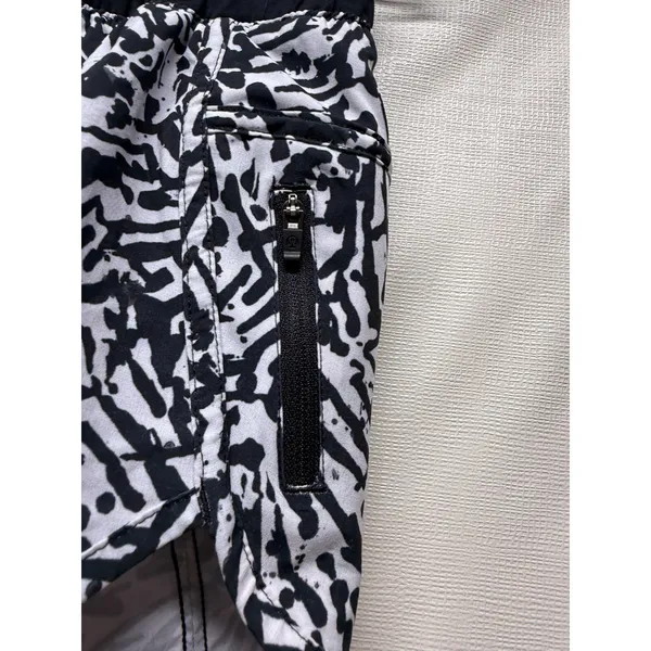 Lululemon Tracker Short 4" Women Sz 4 Black White Animal‎ Print Running Athletic - Image 3