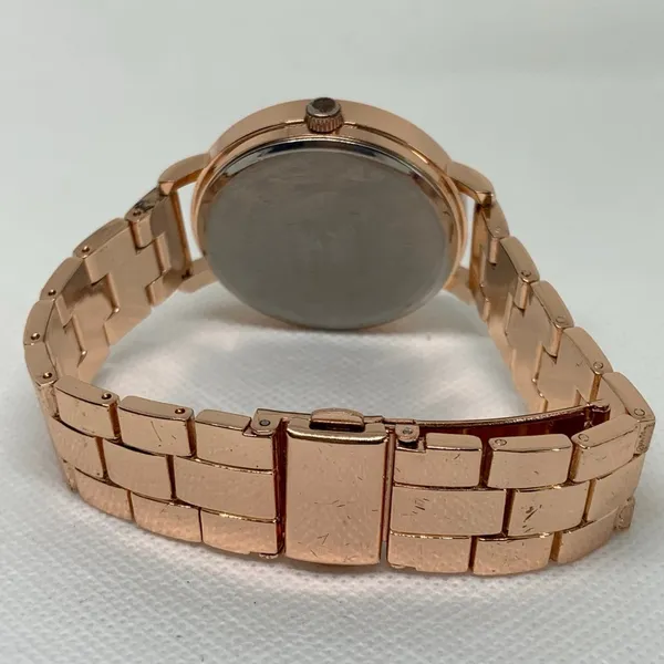 Rose gold tone women’s quartz analog wrist watch 38mm heart dial running - Image 5