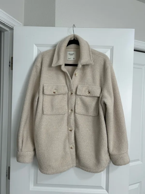 Abercrombie & Fitch Women’s Cream Sherpa Jacket Size Medium - Image 4