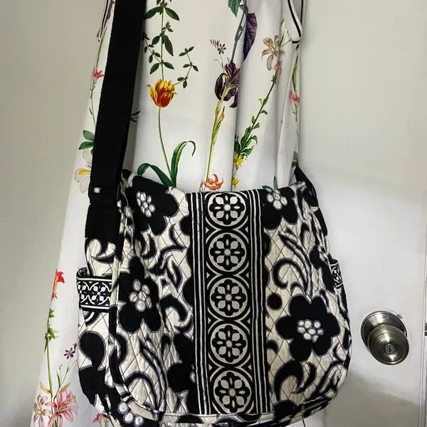 VERA BRADLEY Black & White Floral Messenger Bag - Image 8
