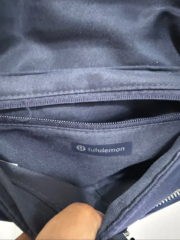 lululemon athletica 3L Navy Crossbody Bag with Silver Hardware - Image 5