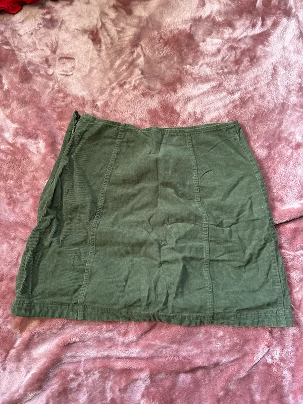 Hollister GREEN CORDUROY SKIRT WITH BUTTONS - Image 5