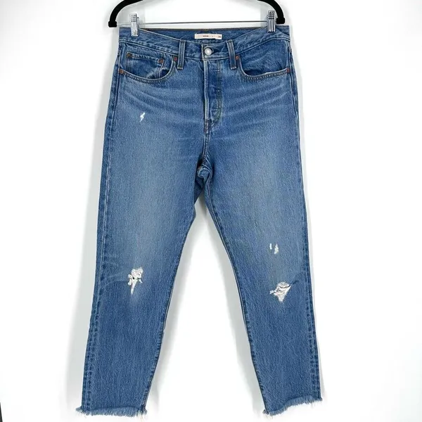 Levi's Wedgie Women's Raw Hem Tapered‎ Ankle Jeans Blue Denim Acid Wash Size 30 - Image 3