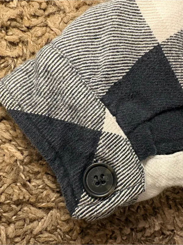 Aeropostale Black & White Buffalo Plaid Quilted Shacket Size Medium - Image 4