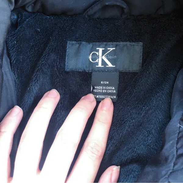 Calvin Klein • Goose Down Puffer Jacket coat black quilted faux fur trim hood - Image 4