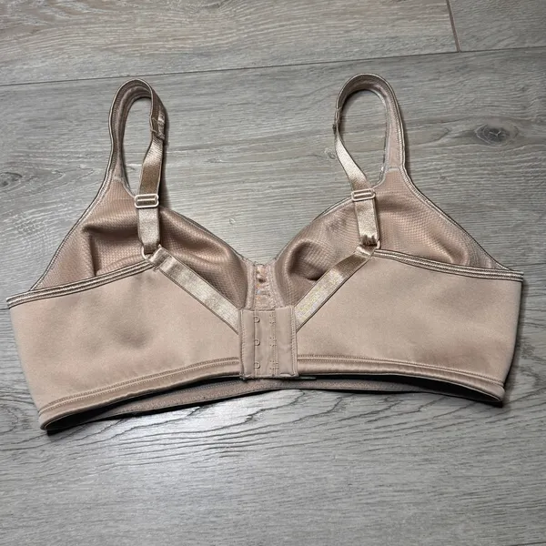 Playtex 4803‎ 18 Hour Silky Soft Smoothing Satin Trim Wireless Bra 38C - Image 2