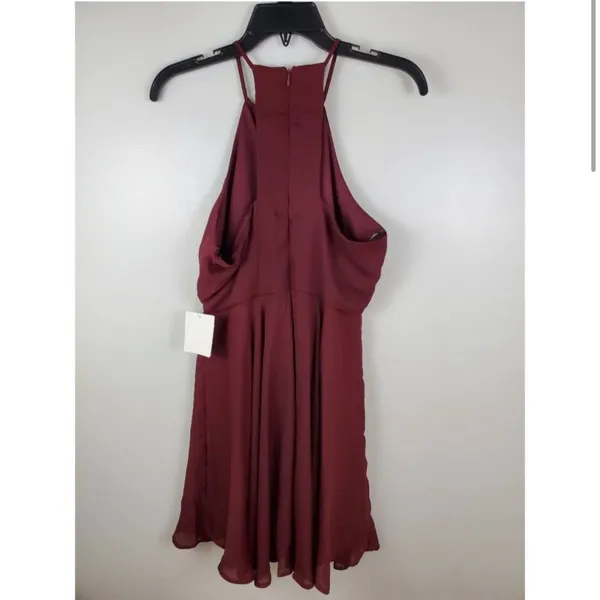 NWT Lulu's Halter Sleeve Mini Dress w/ Keyhole Details Maroon Size Medium - Image 2