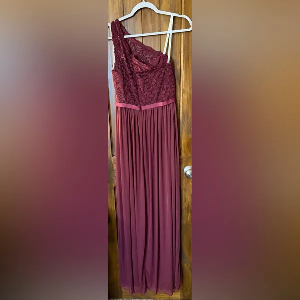 One-Shoulder Burgundy Lace & Chiffon Evening Gown - Image 2