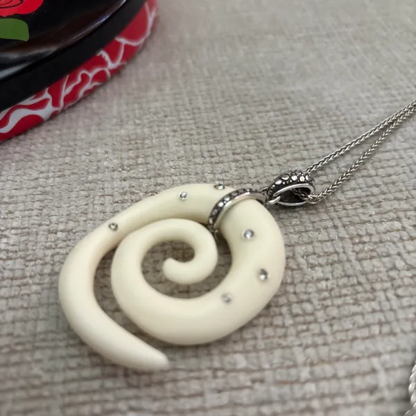 Brighton New Cream Spiral Long Necklace with Heart Tin - Image 6