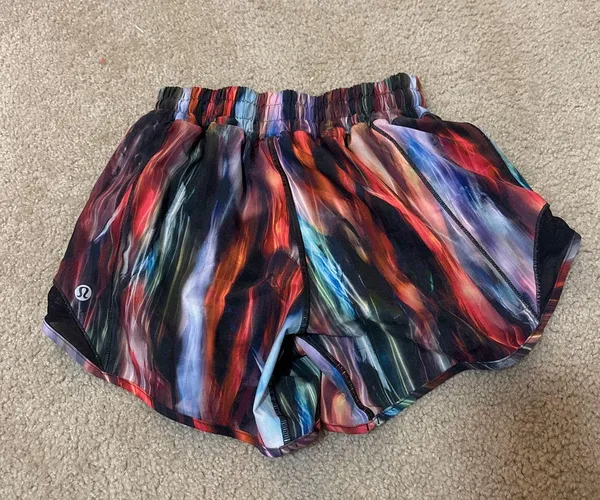 Lululemon Hotty Shorts Hot 4" High-Rise - Image 2