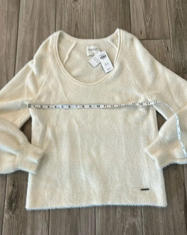 Abercrombie Sweater - Image 5