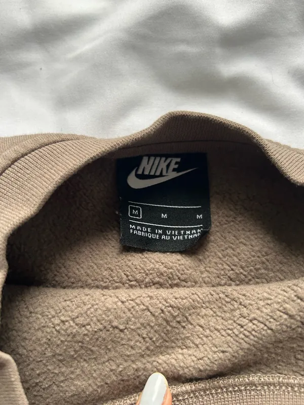Brown Nike Crewneck Sweatshirt Embroidered Logo Pullover Tan Neutral Medium - Image 3