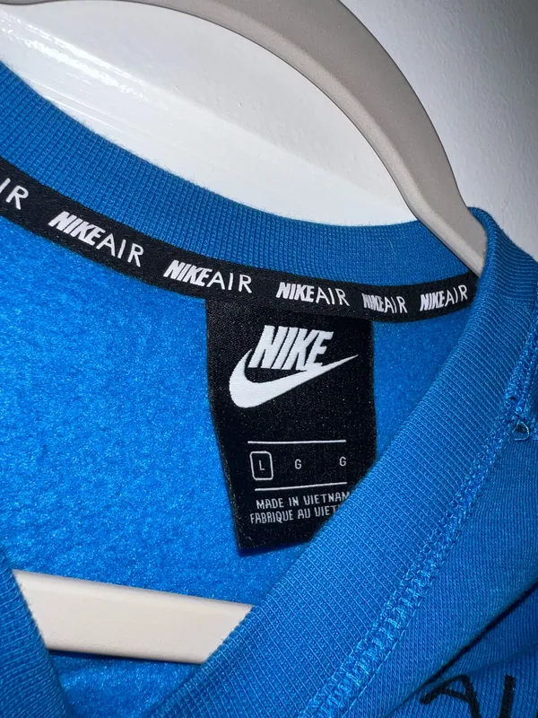 Nike Cropped Long Sleeve - Image 3