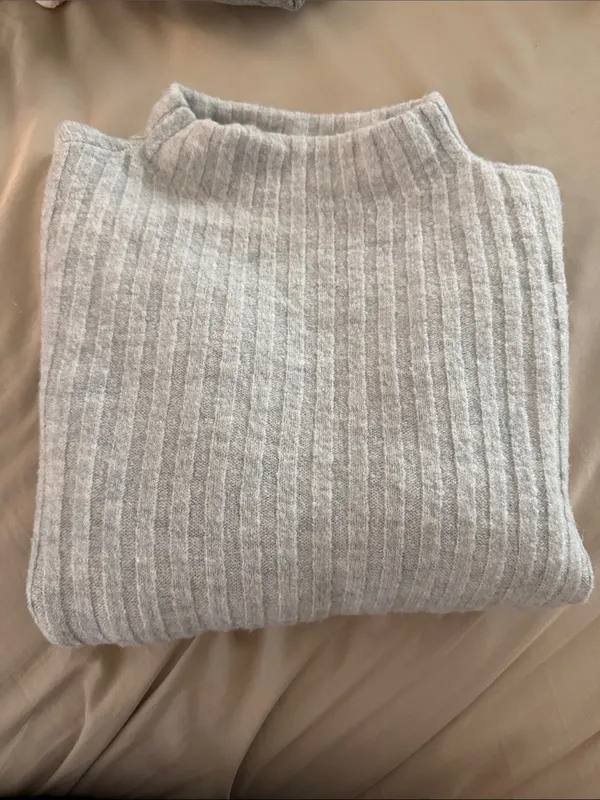 LOFT Light Gray Ribbed Turtleneck Sweater - Image 3