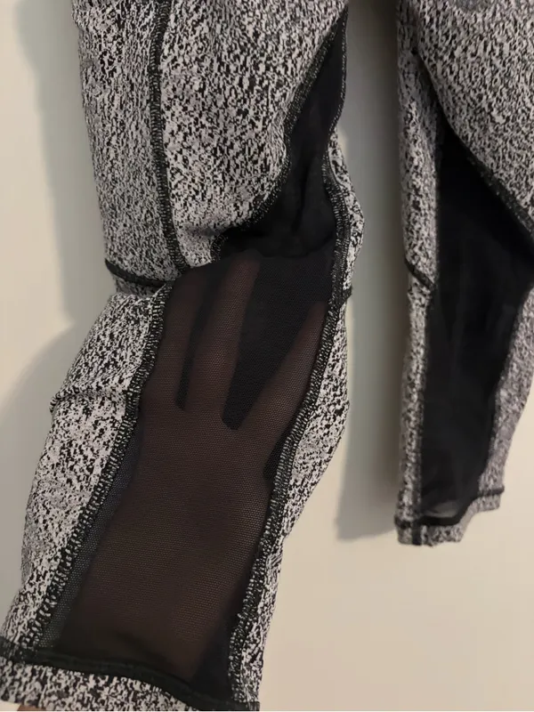 Lululemon Cropped Mesh Detail Leggings size 4 - Image 6