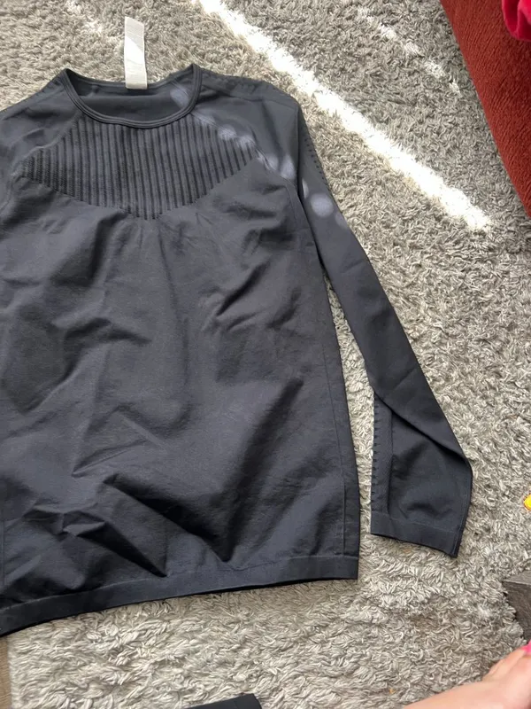 Fabletics small black‎ top - Image 2