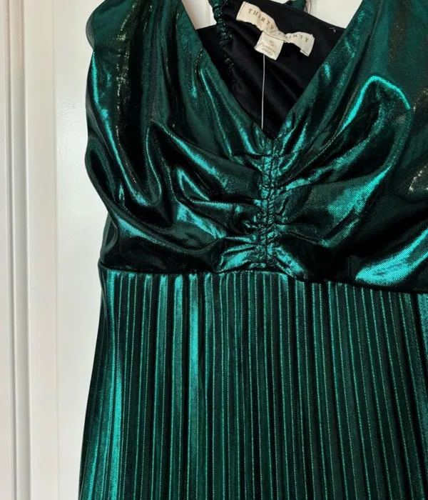 Emerald Pleated Lulus Dress - Image 2