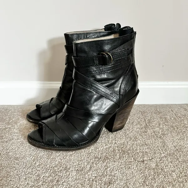 Freebird by Steven Joker Black Leather Heeled Booties Peeptoe Strappy Black Sz 9 - Image 4