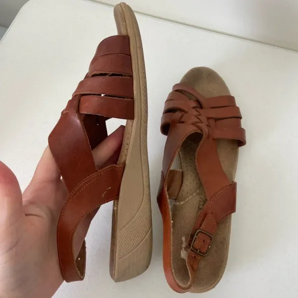 Cabin Creek Women’s interwoven strap sandals — size 8‎ - Image 3