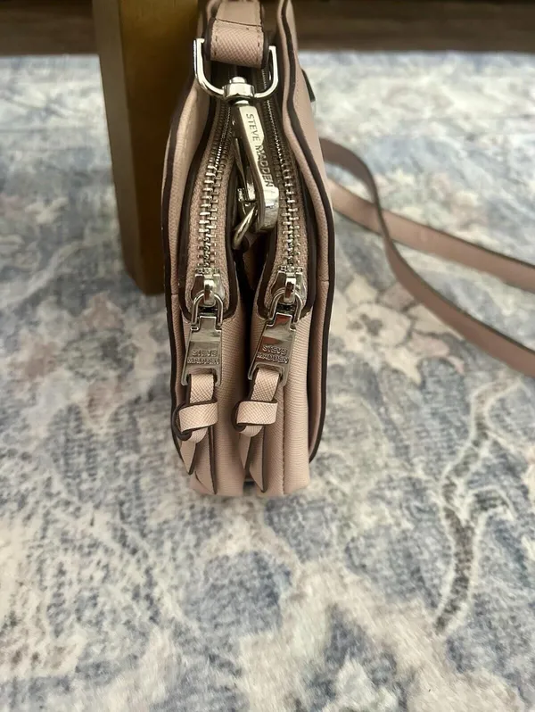 Steve Madden Pale Pink Women’s Crossbody Handbag W/Adjustable Strap - Image 4